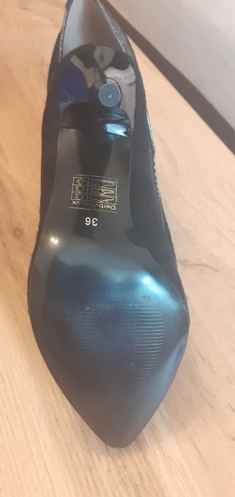 Pantofi de dama deosebiți.