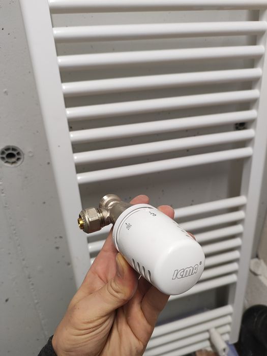 2 бр. нови лири за баня