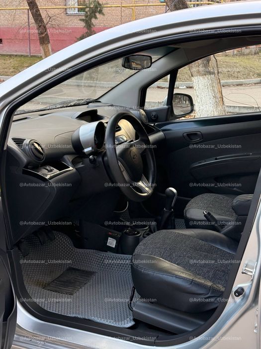 •Spark 2010 1.0 MT•