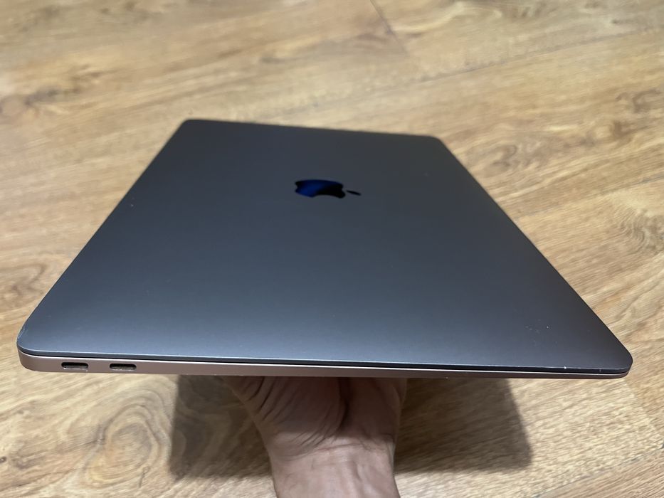 Macbook Air 13 2020 M1 8GB, 256GB SSD, 86% живот на батерията