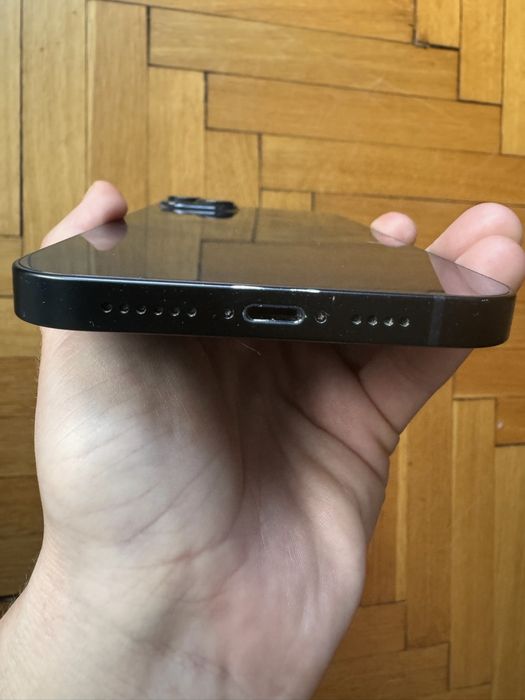 Чуден IPhone 14 Plus