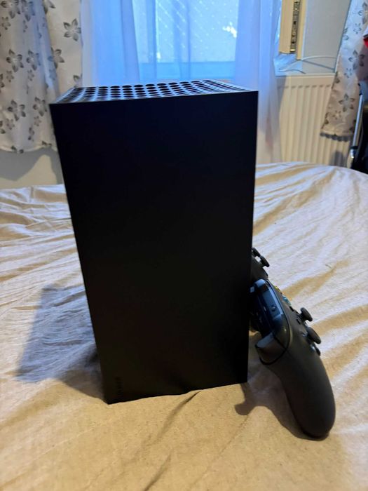 Vând Xbox Series X 1TB, în stare foarte bună de funcționare.