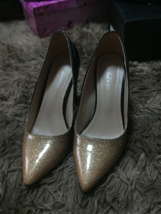 Pantofi de lac, cu toc gros