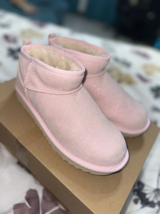 UGG roz cu sclipici