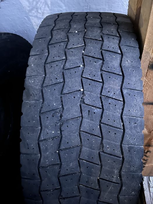 Продавам гуми за камион