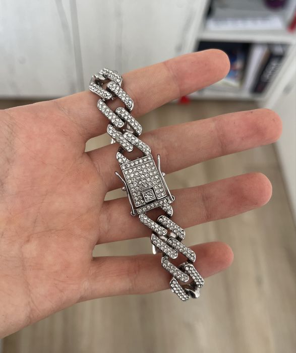 Bratara iced out