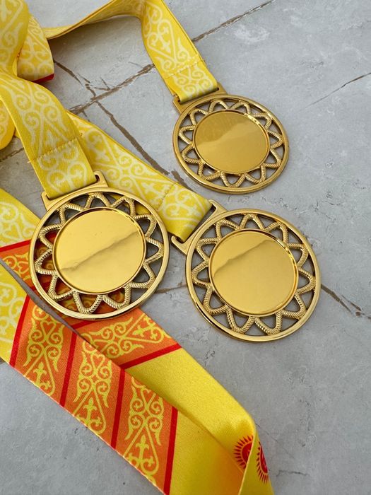 Кубки комплект медали и статуетки