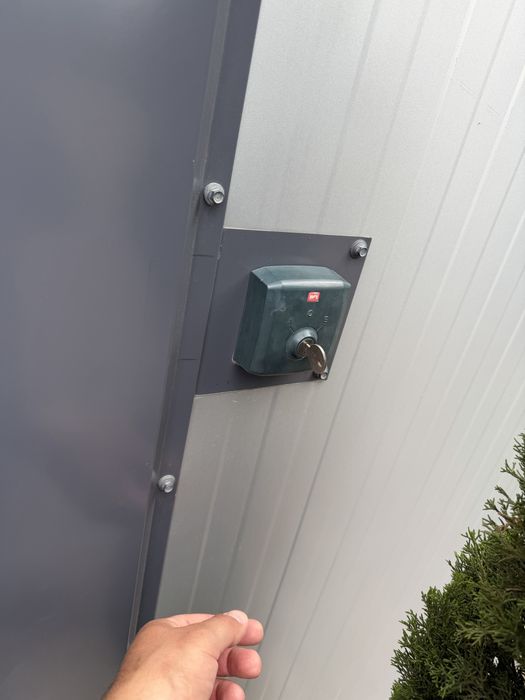 Ușă industrială tip rulou electrică SAAV/BFT automatizată