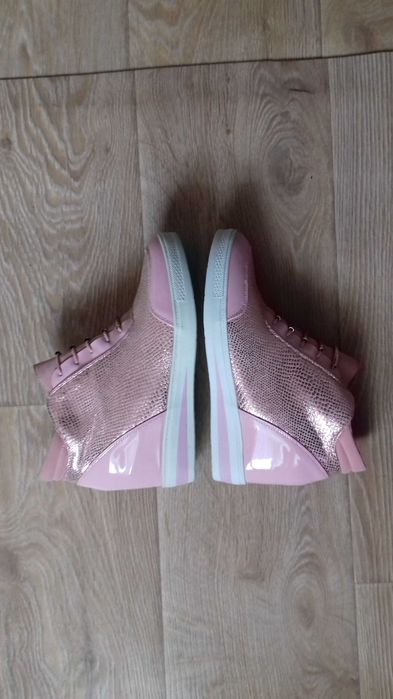 Нови дамски обувки