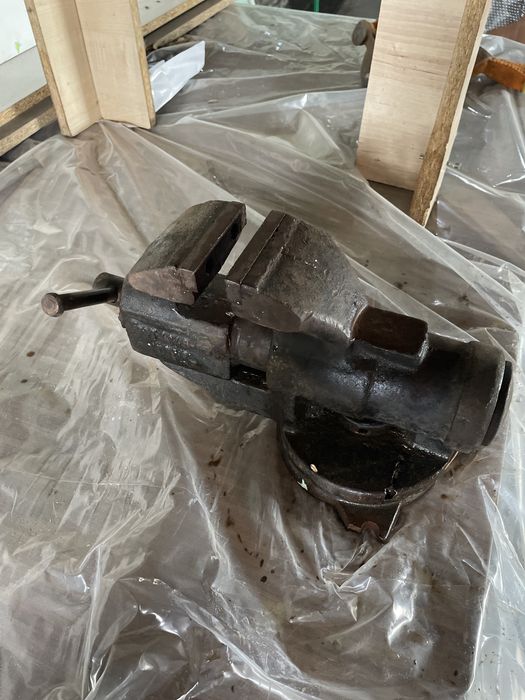 Тиса  тиски б/у 12 кг