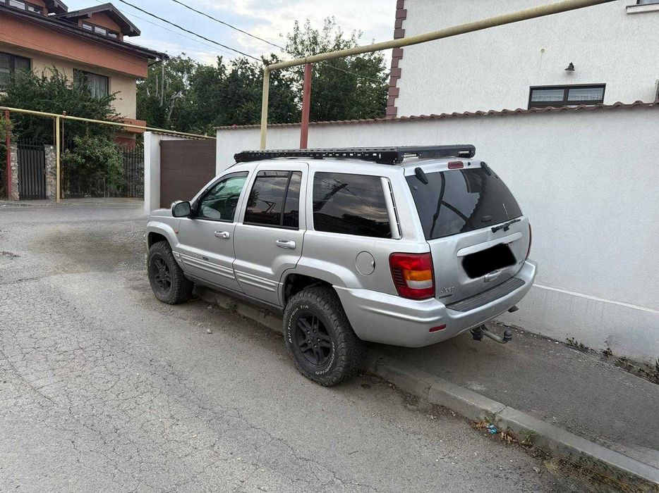 Se vinde masina Jeep