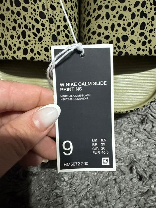 Nou cu etichetă:Șlapi Nike Calm Jordan marimea 40.5 EUR