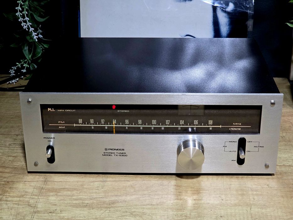 Radio tuner PIONEER TX-5300, analogic hifi stereo retro , argintiu , scala sticla iluminata 3d, made in Japan