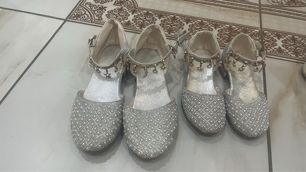 Продам нарядные туфли