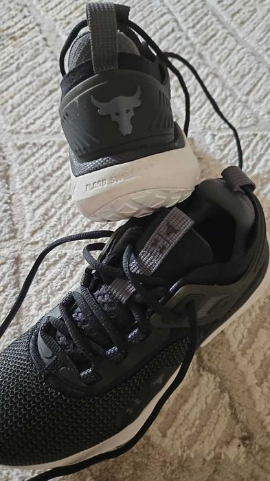 Кроссовки женские