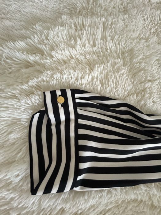 Vand rochie H&M model deosebit purtata o singura data