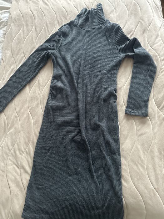 Тъмно сива плетена рокля за бременни