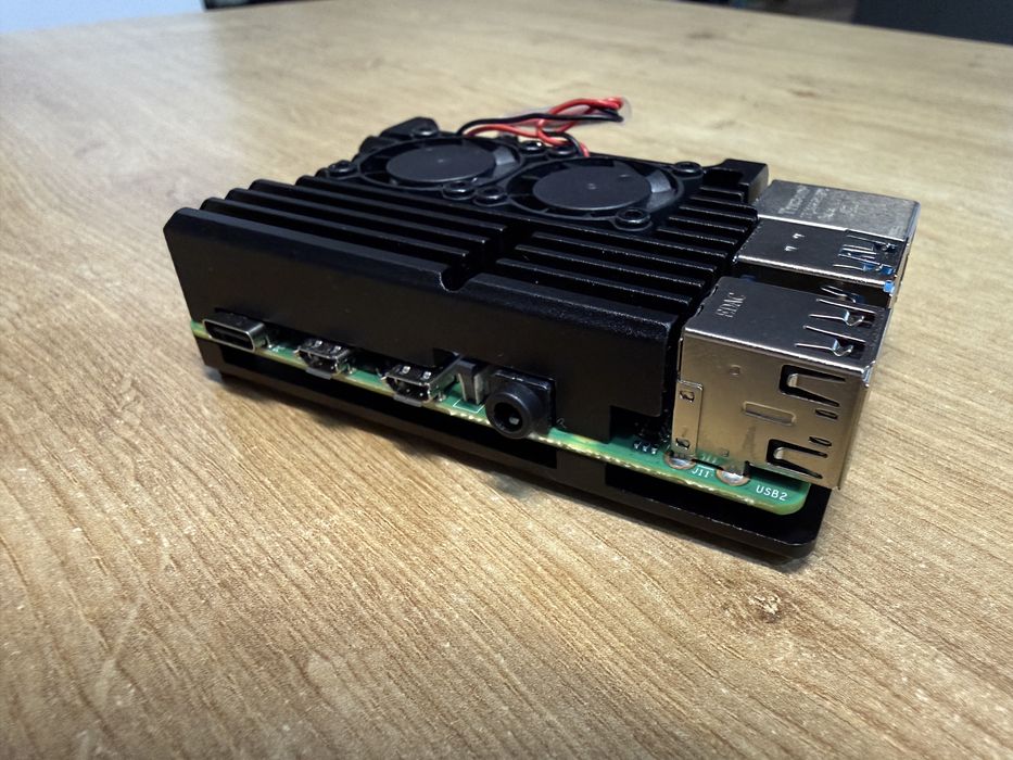 Raspberry Pi 4 Model B – 8GB RAM + Carcasă aluminiu cu două ventilatoare