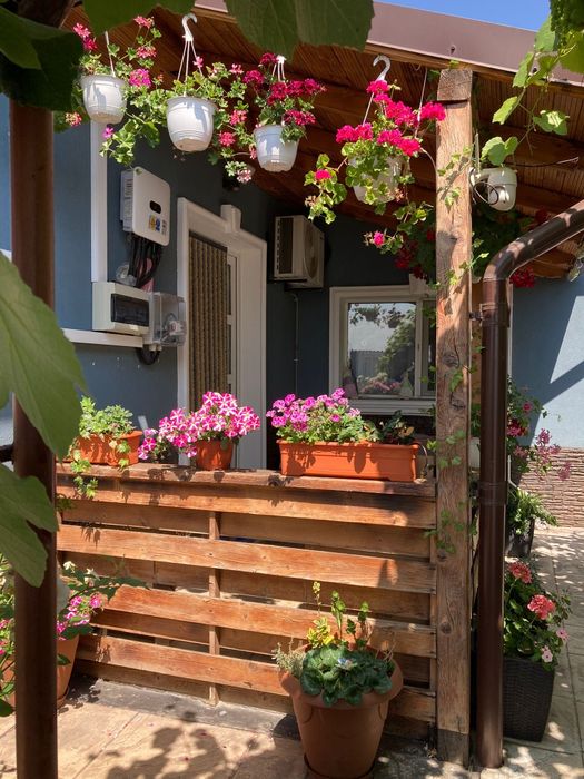 Vând casa tecuci satul nou