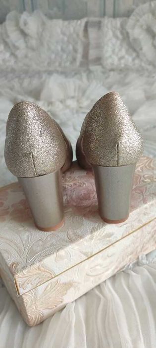 Туфли золотистые