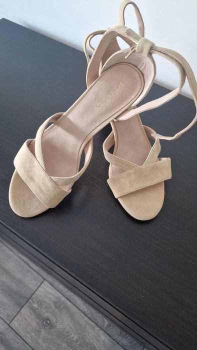 Sandale bej de piele