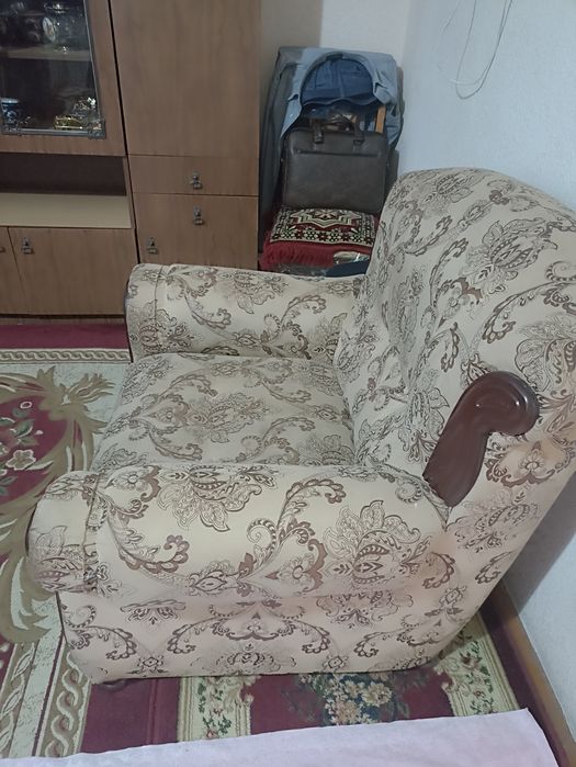 Диван и два кресла