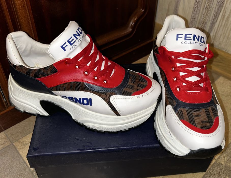 Кроссовки новые !