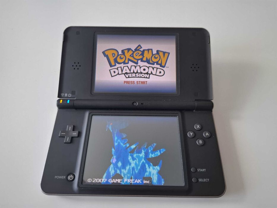Nintendo DSi XL - качени много игри