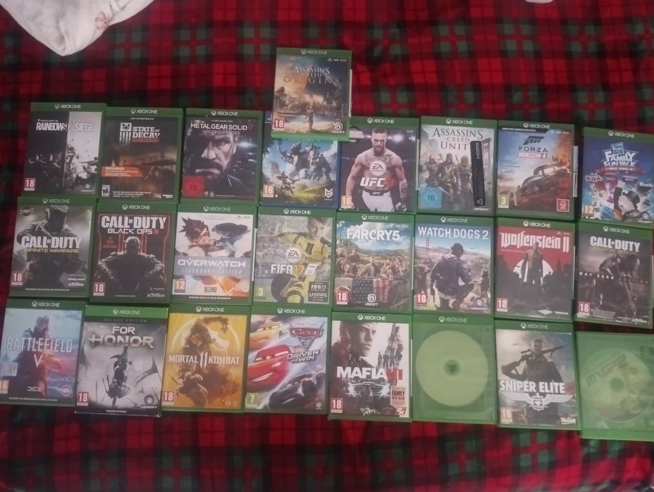 Xbox one cu 2 manete și 25 jocuri