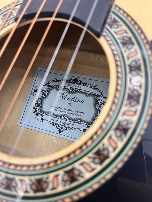 Акустическая гитара