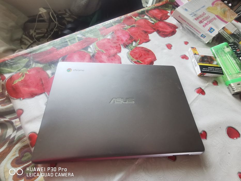 Лаптоп Asus chrome book