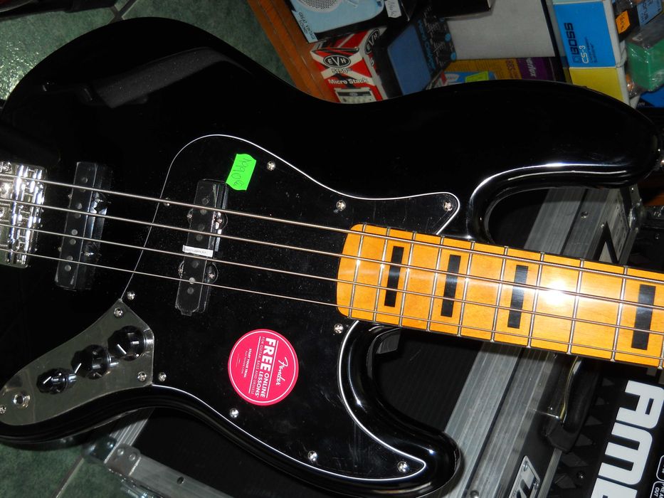 Chitara bass Fender Squier