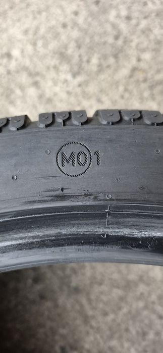 2 anvelope iarna Pirelli 315/30/21.Pretul este pe bucata