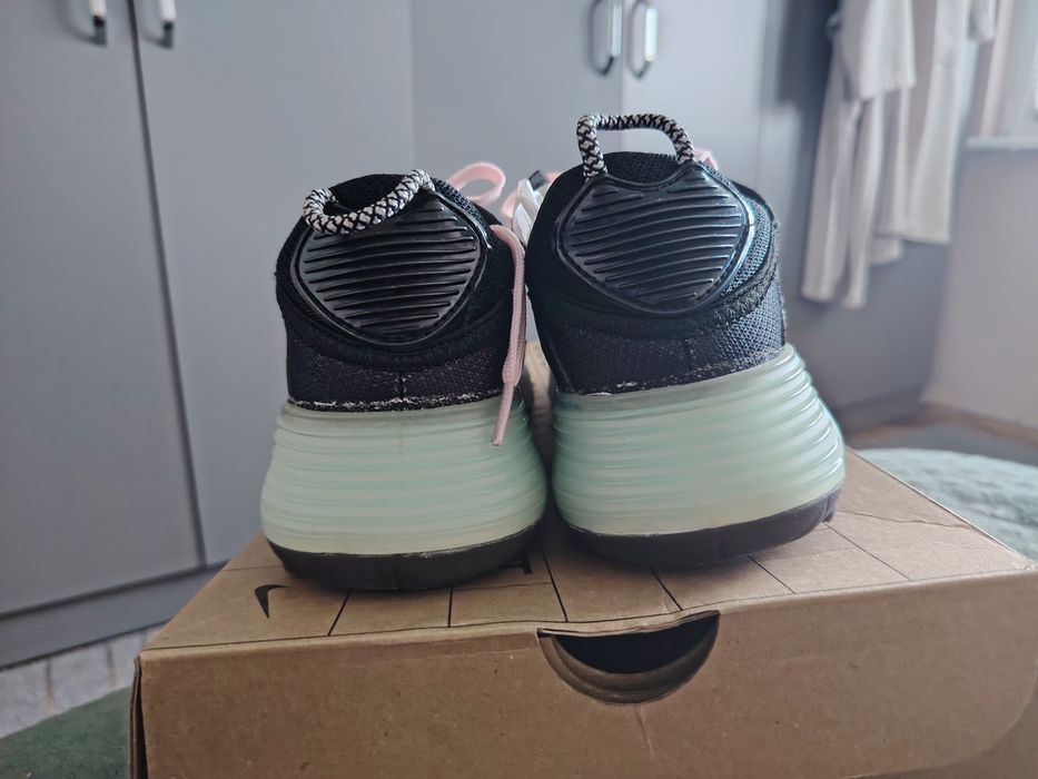 Маратонки  Нике 38 номер