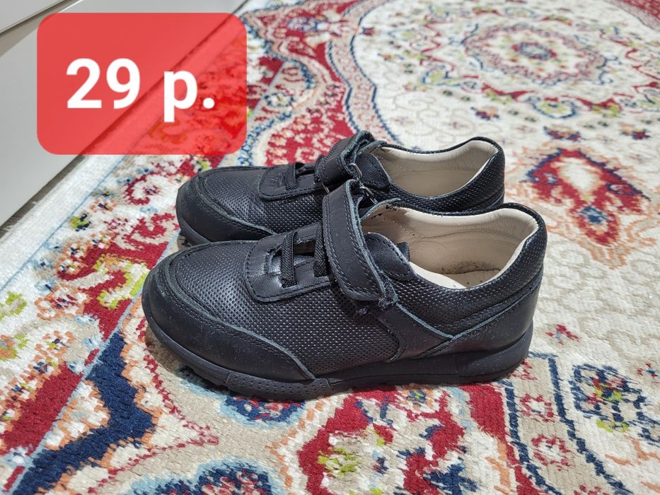 Продам детскую обувь в школу