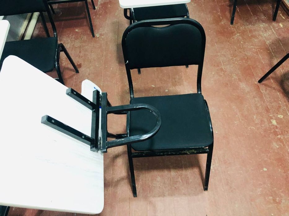 Stul partasi bilan ulangan, juda qulay va yengil