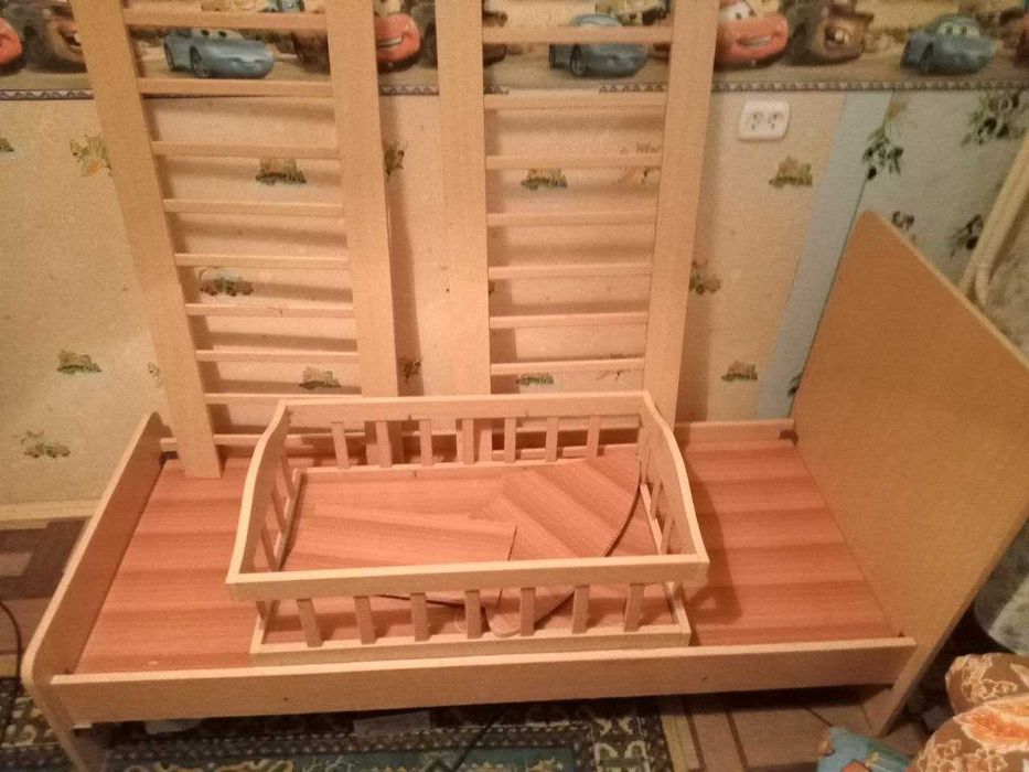 Срочно Продаётся  детская кровать  трансформер + матрас б/у