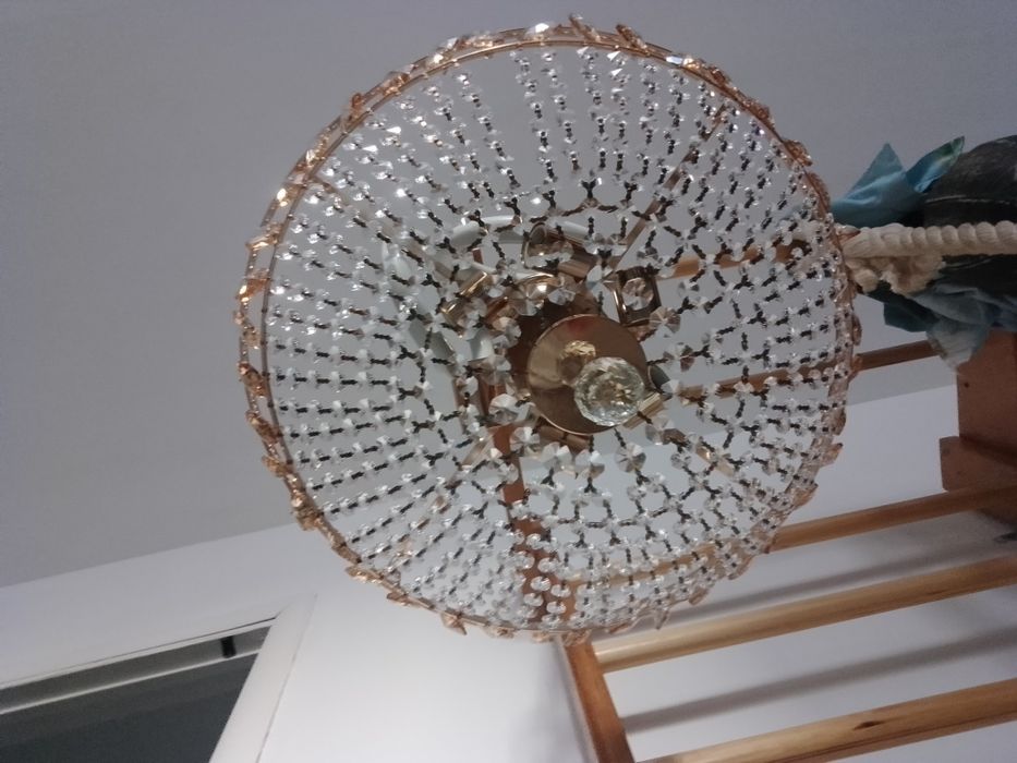 Люстра в хорошем состоянии