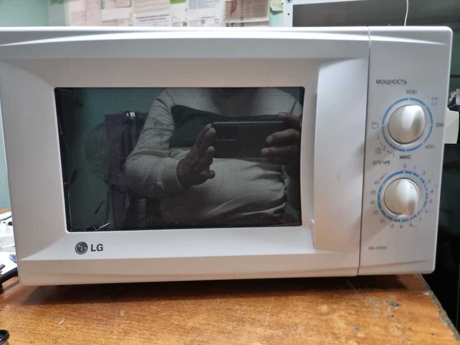 Продам Микроволновой Печи LG модели MB 4022H
