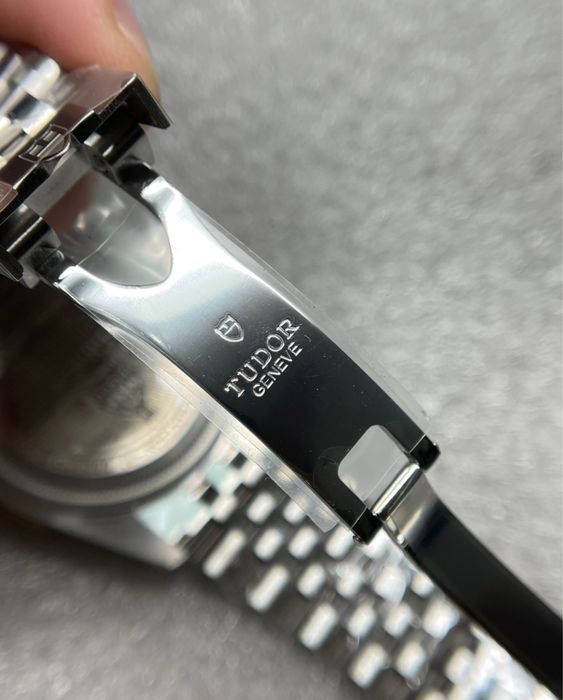 Tudor black bay Geneve