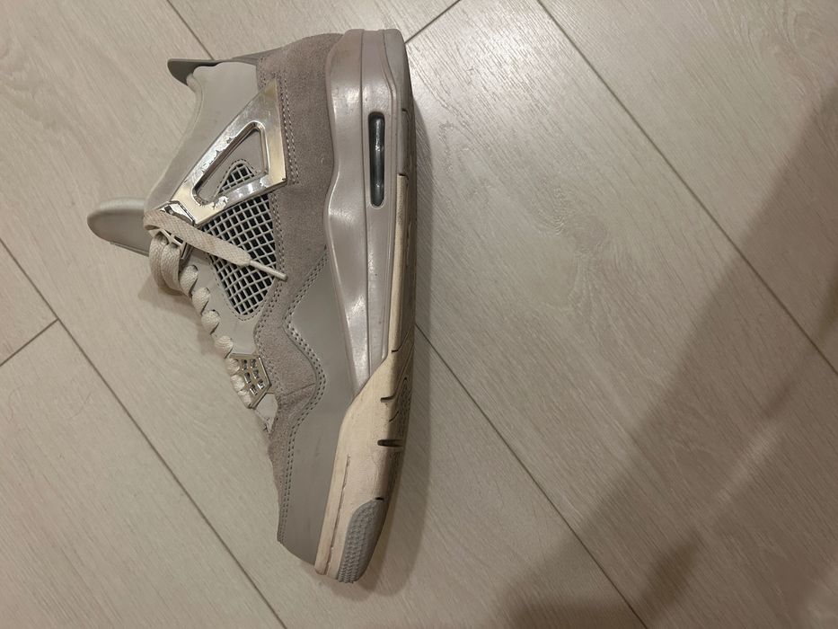 Vând jordan 4 frozen moment