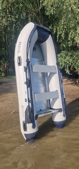 Barca cu motor de 4 cp