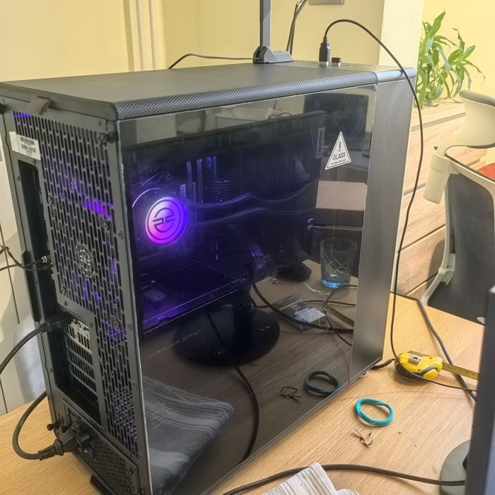 Нов десктоп  i7-14700K 64 GB RAM 16GB VRAM RTX GeForce 2TB SSD