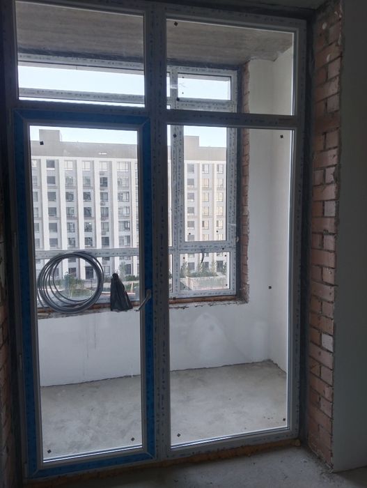 Продам пластиковые окна с дверью