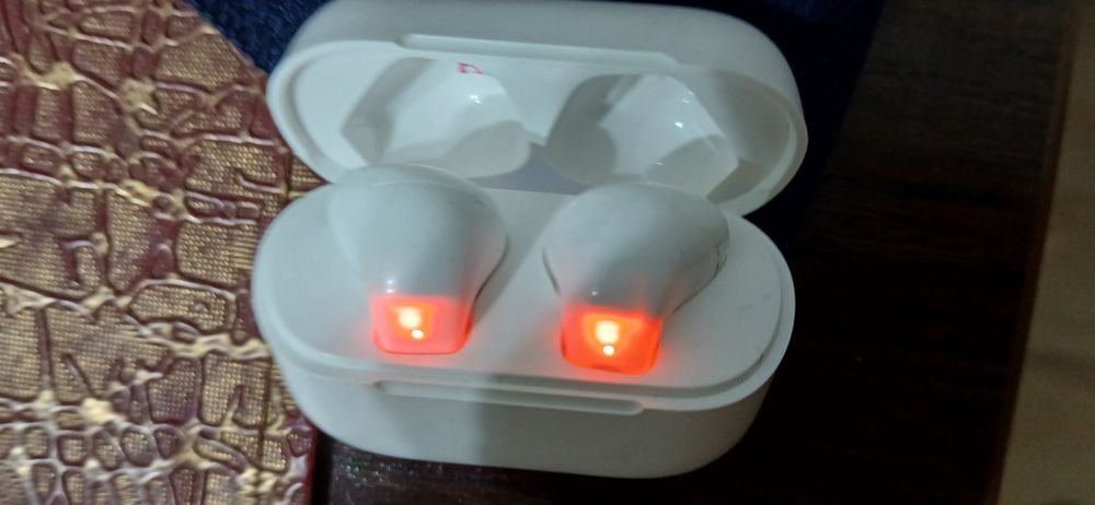 ПРОДАМ наушник TWS без проводнойй