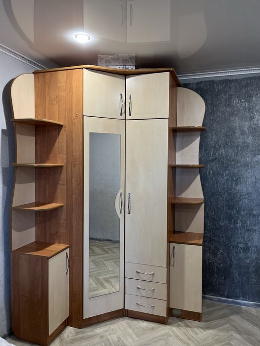 Продам шкаф угловой