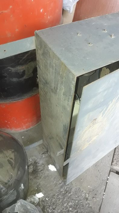 Металлический шкаф с автоматами