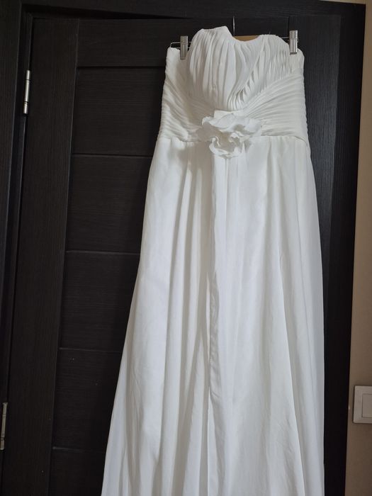 Бяла сватбена булчинска рокля