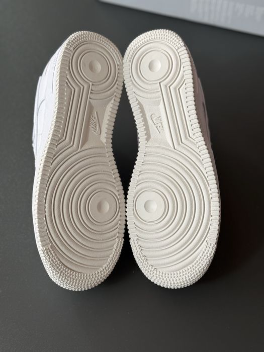 adidasi Originali Nike Air Force 1 LV8 Noi marime 39