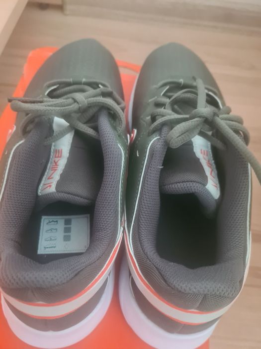 NIKE Фитнес обувки Legend Essential 2, Тъмнозелен 42,5